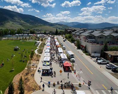 Aerial view of the Dillon Farmers Market filling Town Park on a Friday